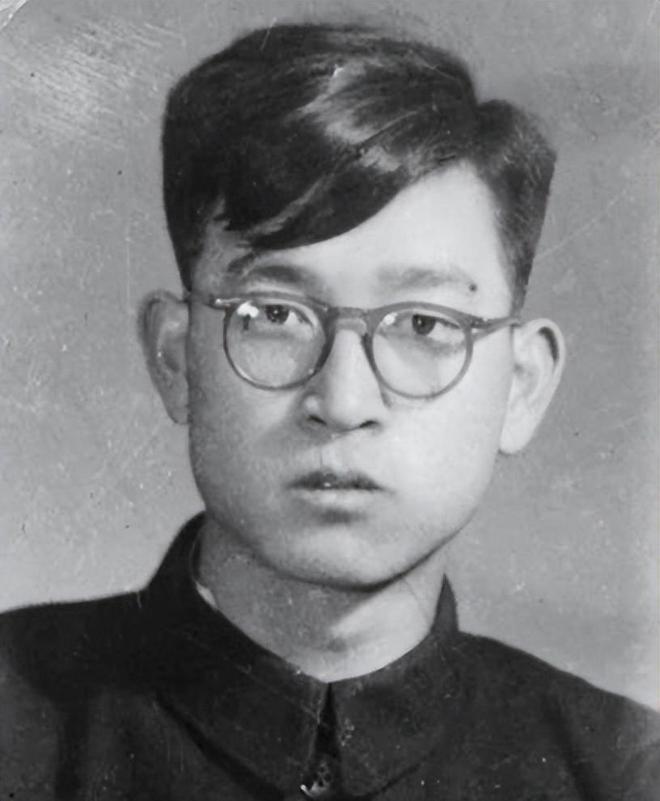 跟是挚友女婿是著名社会评论家司马南AG旗舰厅网站首页他曾任作协副主席(图1)