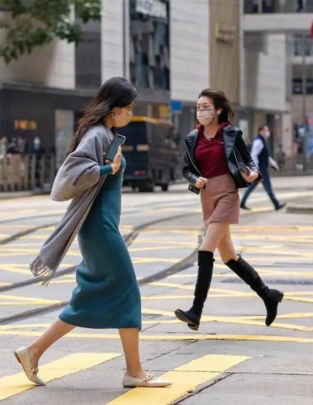 “裙不上膝、鞋不带跟”却个个洋气又时髦AG旗舰厅ios去了香港才发现满街都是(图11)